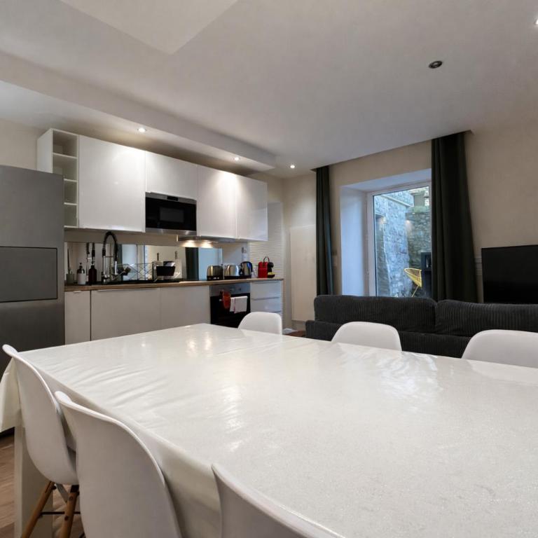 Magnifique appartement avec terrasse, parking et vue sur l'océan pour 6 - Appartement 2 Chambres - 14
