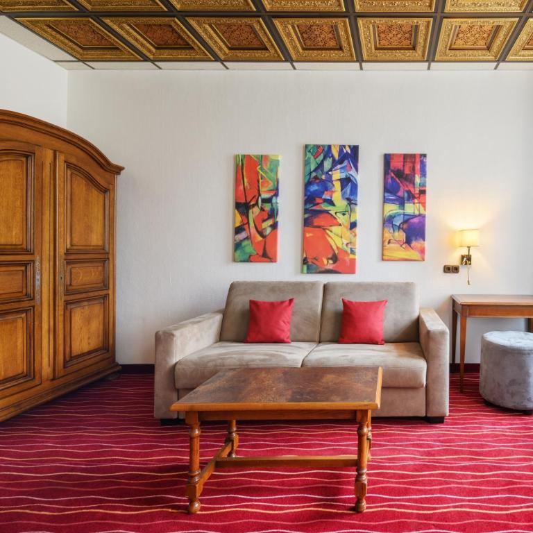 KING's Hotel First - Superior Family Room - 22