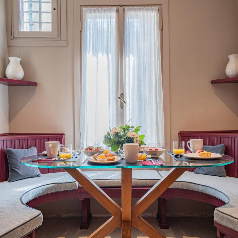 Canaletto Apartment with Canal View in Dorsoduro - Two-Bedroom Apartment with Water View - 5