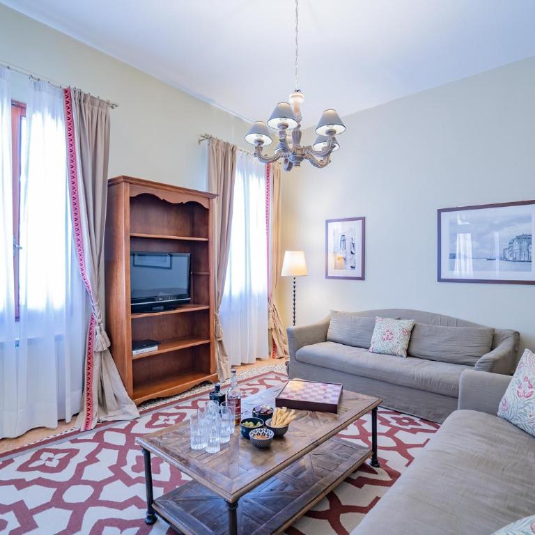 Canaletto Apartment with Canal View in Dorsoduro - Two-Bedroom Apartment with Water View - 4