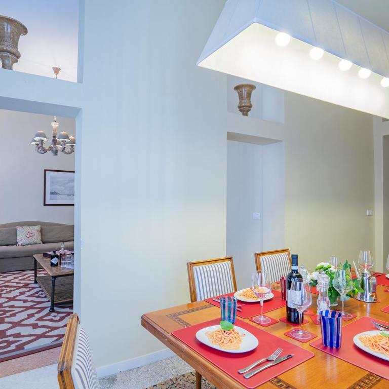 Canaletto Apartment with Canal View in Dorsoduro - Two-Bedroom Apartment with Water View - 9