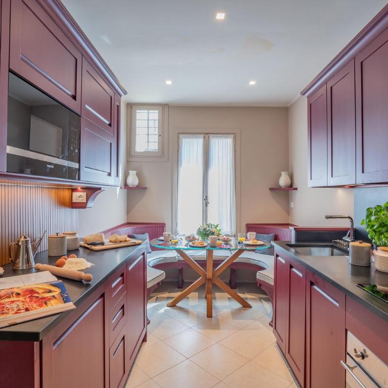Canaletto Apartment with Canal View in Dorsoduro - Two-Bedroom Apartment with Water View - 3