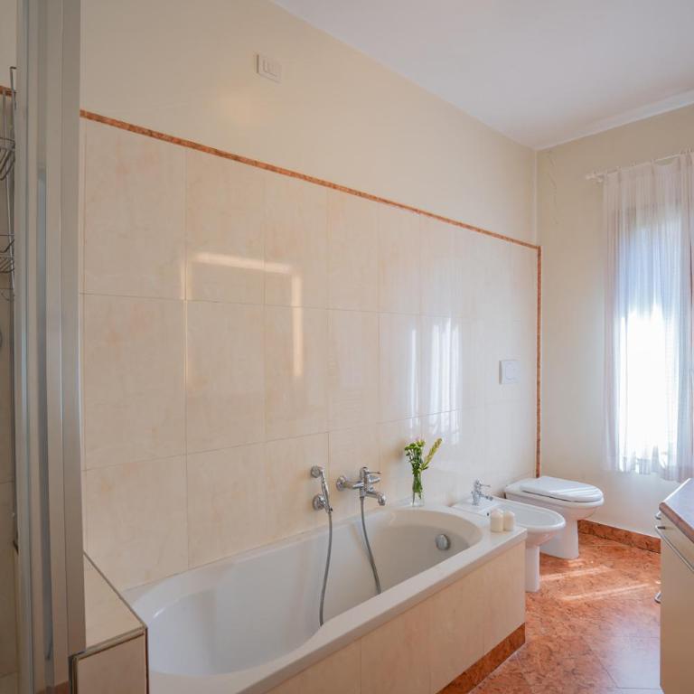 Canaletto Apartment with Canal View in Dorsoduro - Two-Bedroom Apartment with Water View - 20