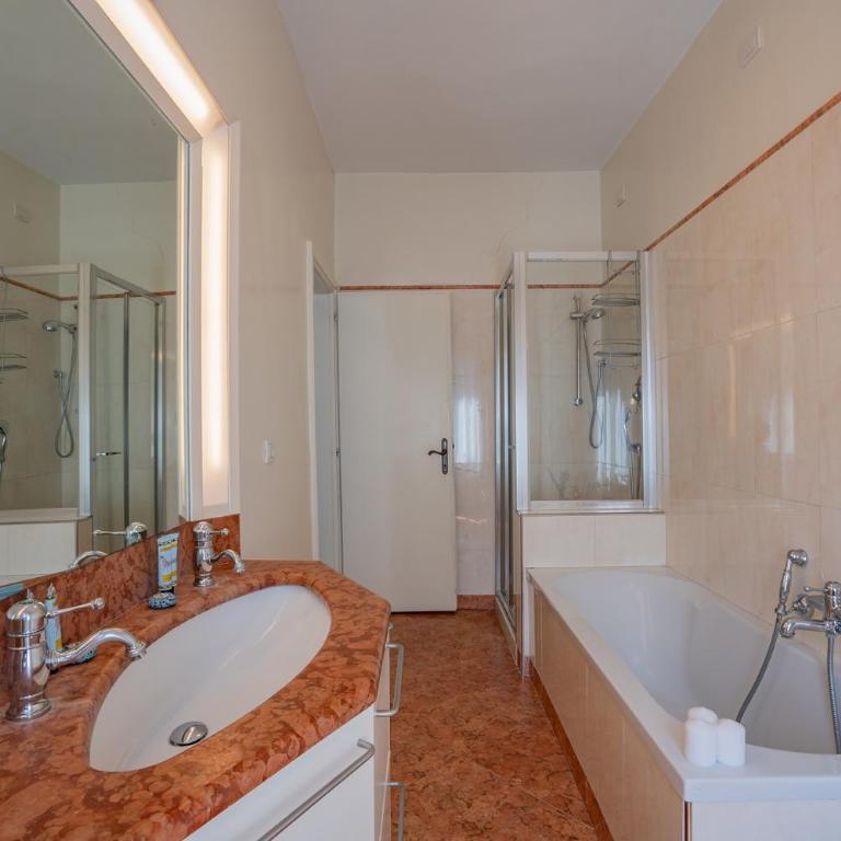 Canaletto Apartment with Canal View in Dorsoduro - Two-Bedroom Apartment with Water View - 22