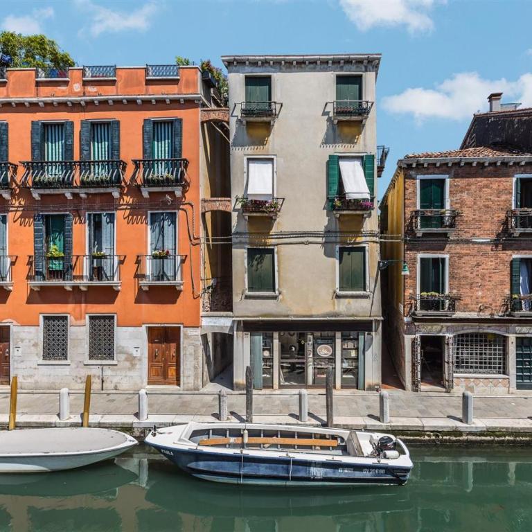 Canaletto Apartment with Canal View in Dorsoduro - Two-Bedroom Apartment with Water View - 33