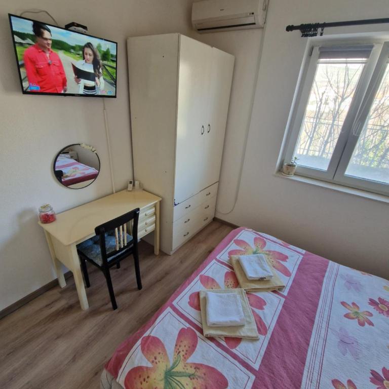 Tresnja - Dvokrevetna Soba sa Bračnim Krevetom - 8