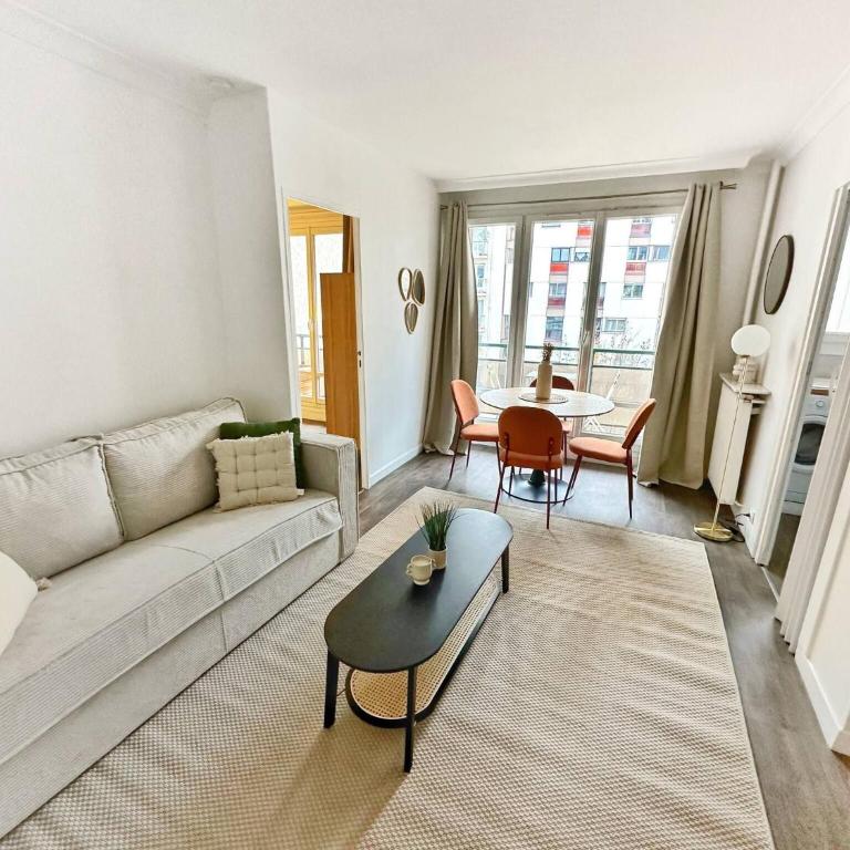 Charming Parisian Apartment in the Heart of the 20th Arrondissement - Appartement - 1