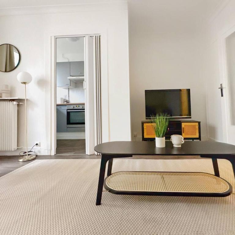 Charming Parisian Apartment in the Heart of the 20th Arrondissement - Appartement - 2