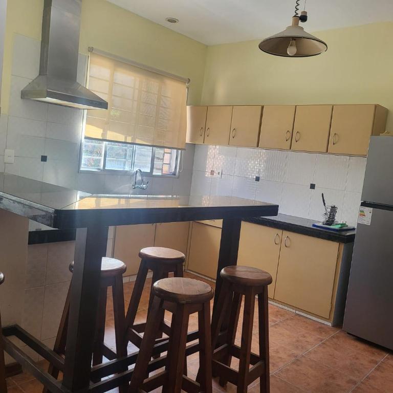 La Pinta Càlida casa en Malvìn con cochera - One-Bedroom House - 6