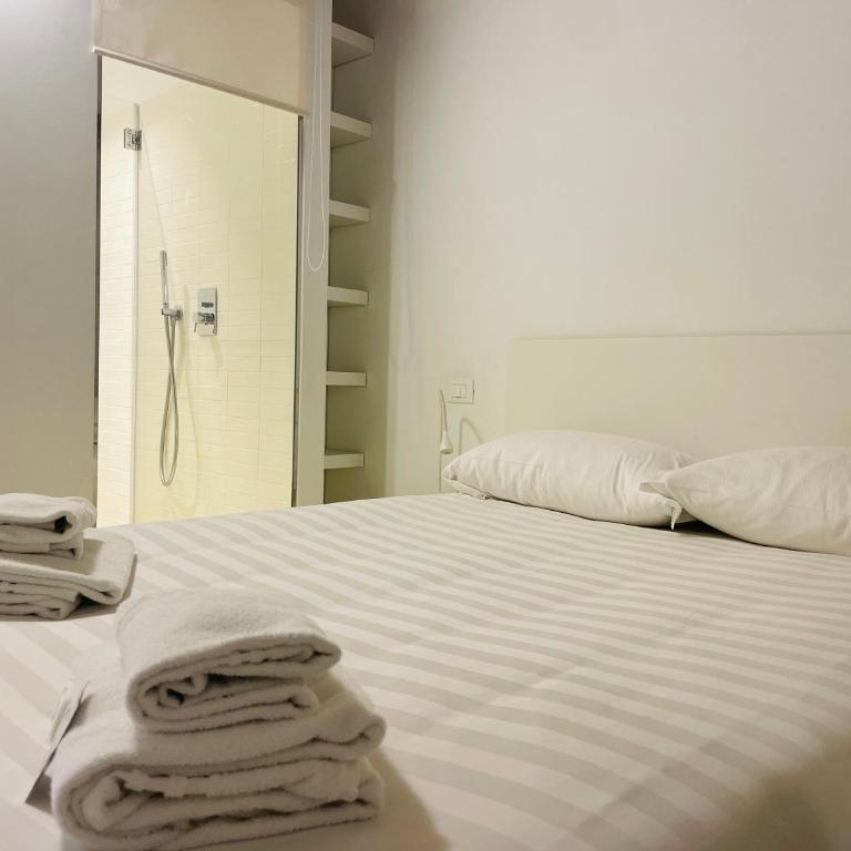 Design e storia nel cuore di Torino AC and Lift - Two-Bedroom Apartment - 3