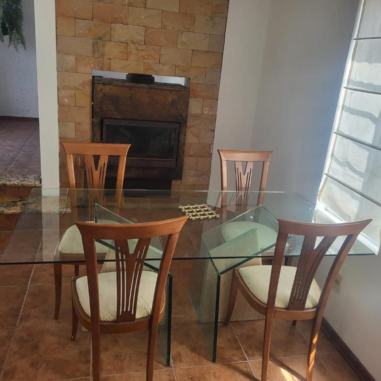 La Pinta Càlida casa en Malvìn con cochera - One-Bedroom House - 7
