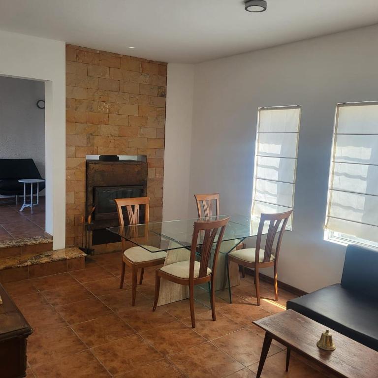 La Pinta Càlida casa en Malvìn con cochera - One-Bedroom House - 16