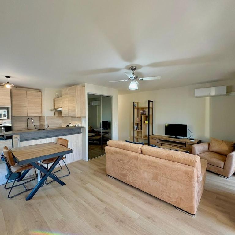 Plein coeur de Saint Raphael acces mer, parking et terrasse - One-Bedroom Apartment - 13