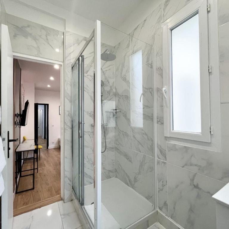 UrbanFlat 158 - Cosy Apartment in the center of Paris - Apartment - 6