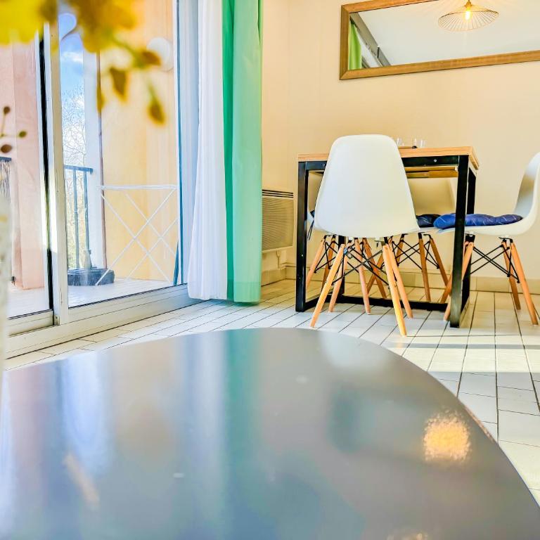 Appart 4 personnes Piscine Ascenseur Proche plage - Appartement 2 Chambres - 6