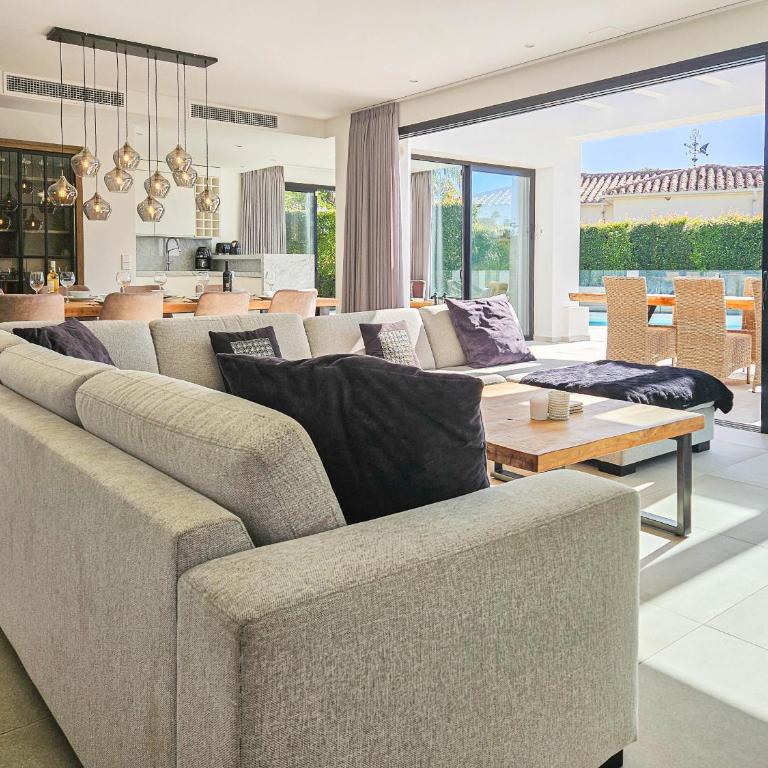 Modern 3 Bed Villa with Private Pool near La Cala - Villa con piscina privada - 8