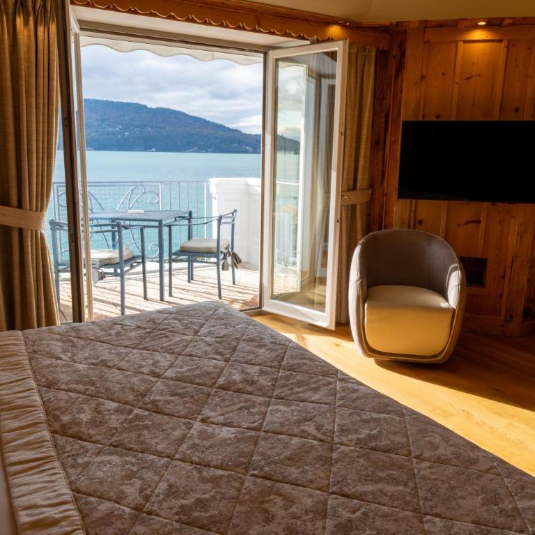 Hôtel La Maison Bleue par Yoann CONTE - Suite Junior - Vue sur Lac - 14