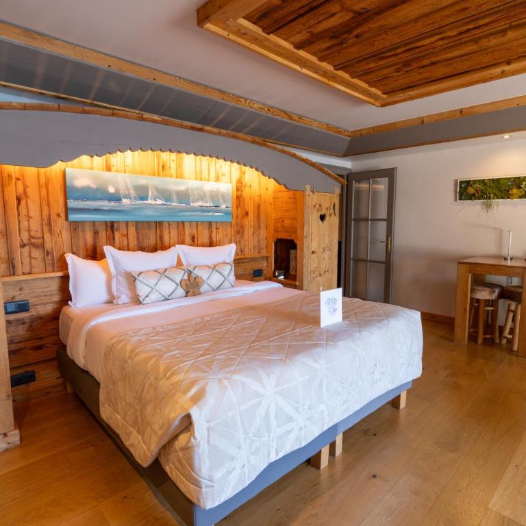 Hôtel La Maison Bleue par Yoann CONTE - Suite Junior - Vue sur Lac - 13