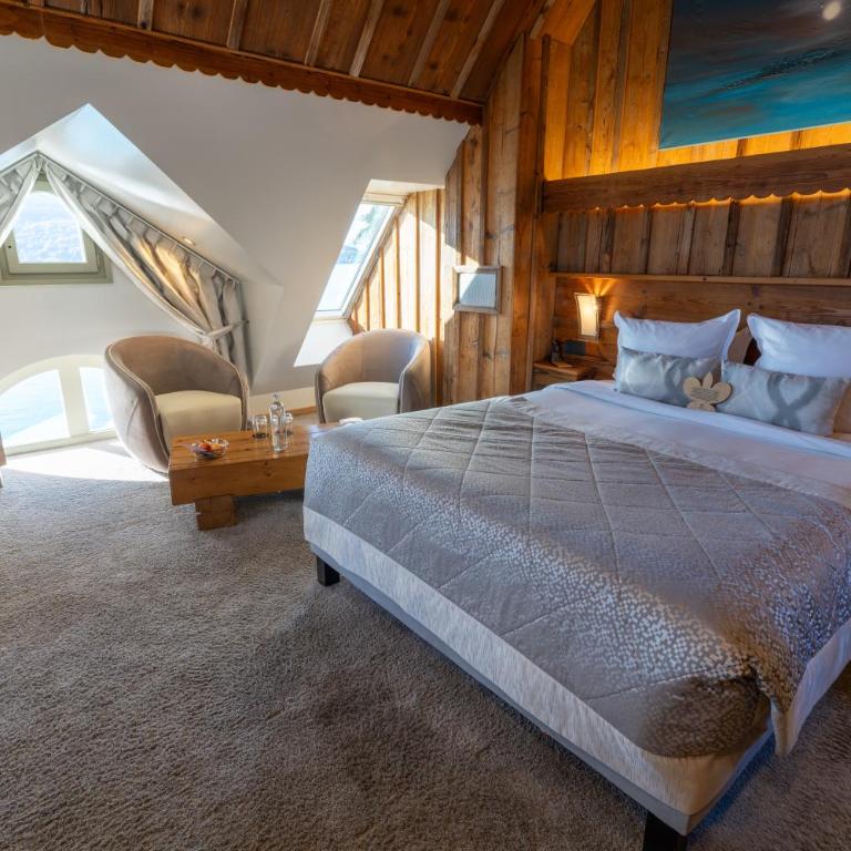 Hôtel La Maison Bleue par Yoann CONTE - Chambre Double Supérieure - Vue sur Lac - 1