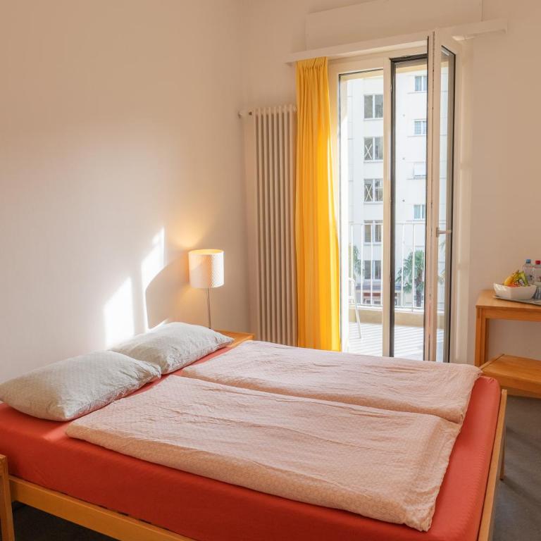 Locarno Youth Hostel - Single Room with Shower - 2
