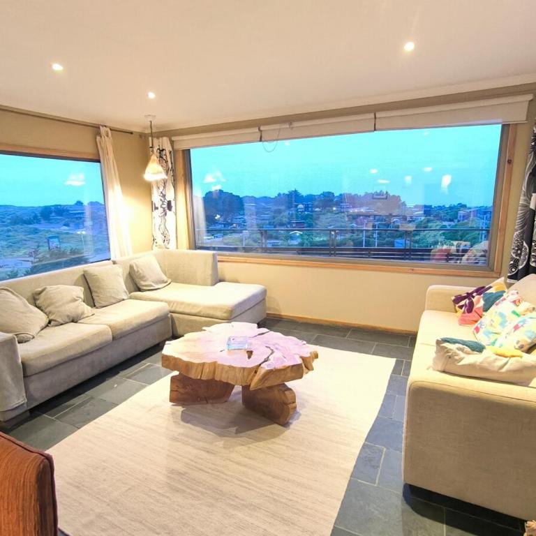 Espectacular casa en el corazon de punta de lobos - Three-Bedroom House - 1