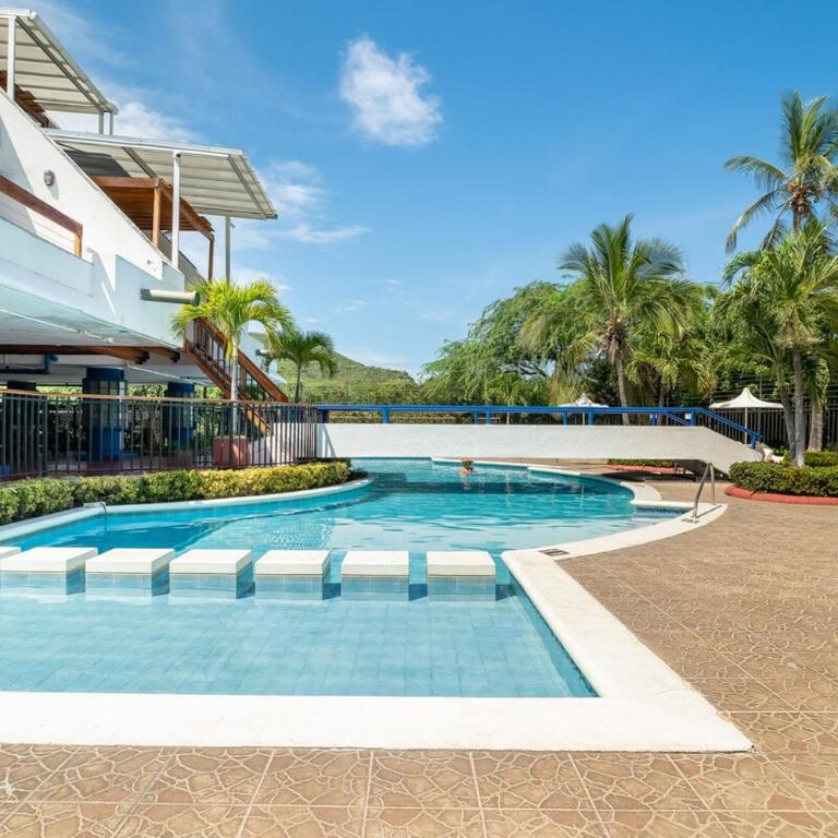 Spectacular oceanfront apartment with private beach - Room #1586909101 - 8