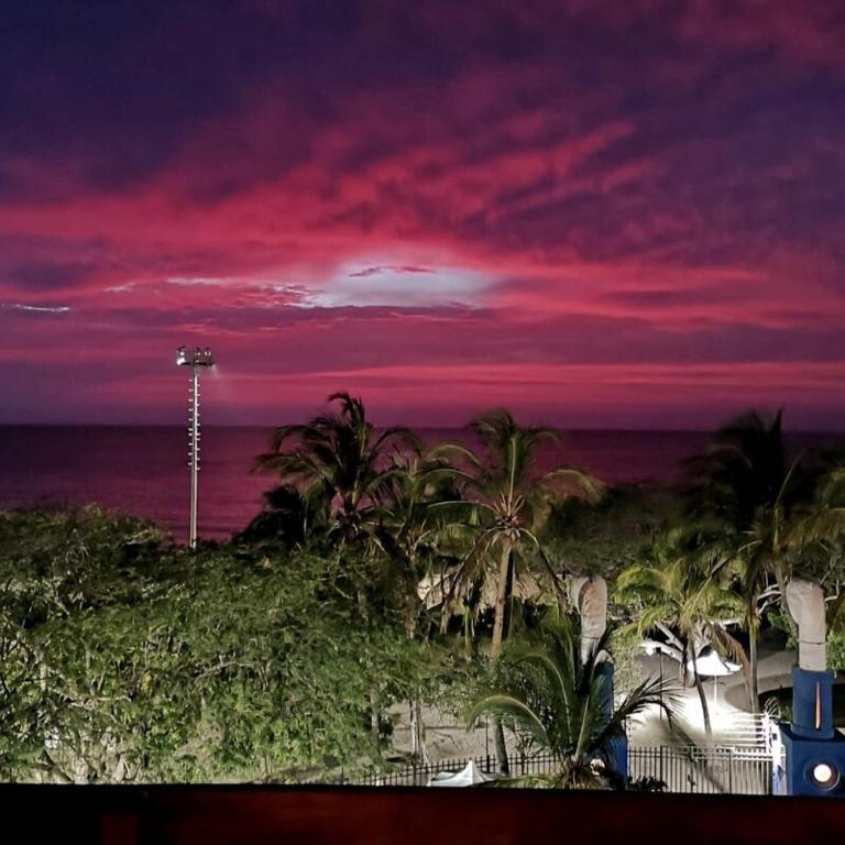 Spectacular oceanfront apartment with private beach - Room #1586909101 - 23