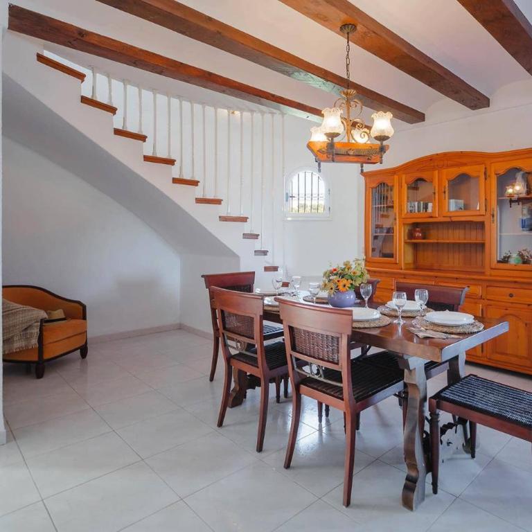 Villa La Marina by Villa Plus - Villa - 11