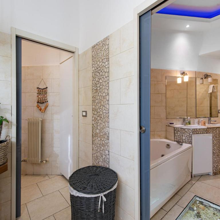 Élégant 4 pièces à deux pas de la rue piétonne - Three-Bedroom Apartment - 8