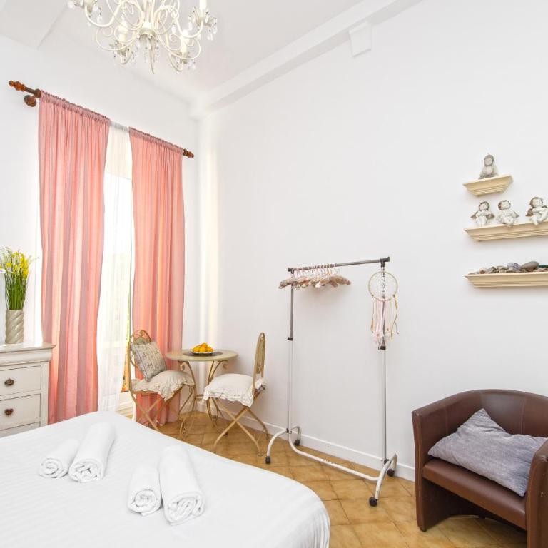 Élégant 4 pièces à deux pas de la rue piétonne - Three-Bedroom Apartment - 11