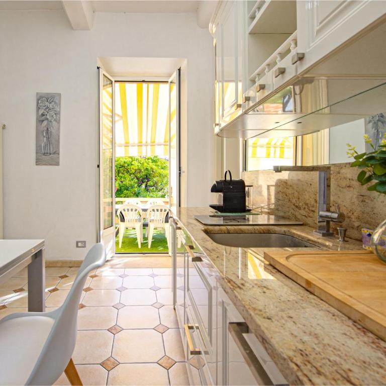 Élégant 4 pièces à deux pas de la rue piétonne - Three-Bedroom Apartment - 24