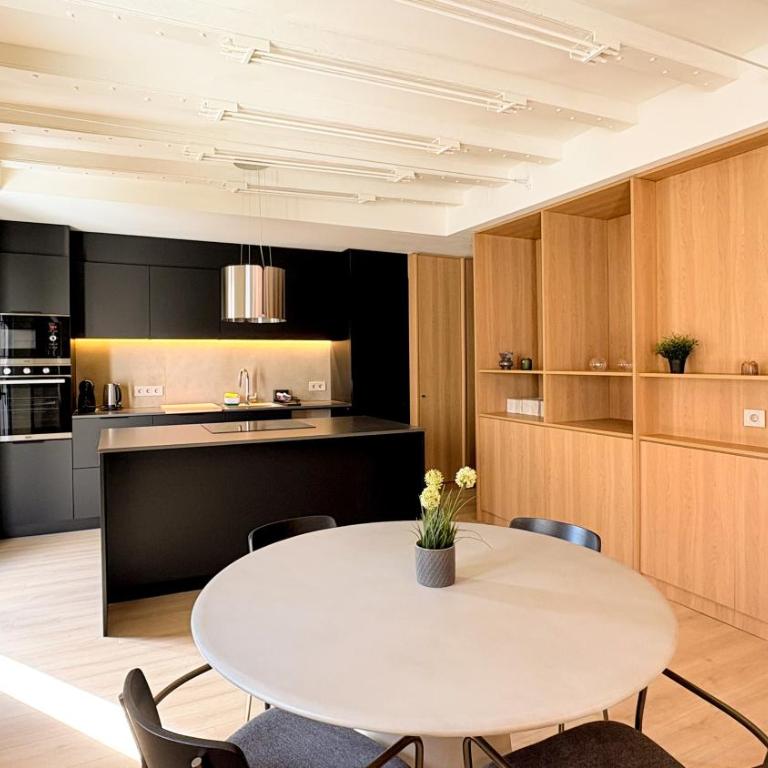 Lux Apartments Park Glories - Three-Bedroom Premium Apartment with Balcony - 14