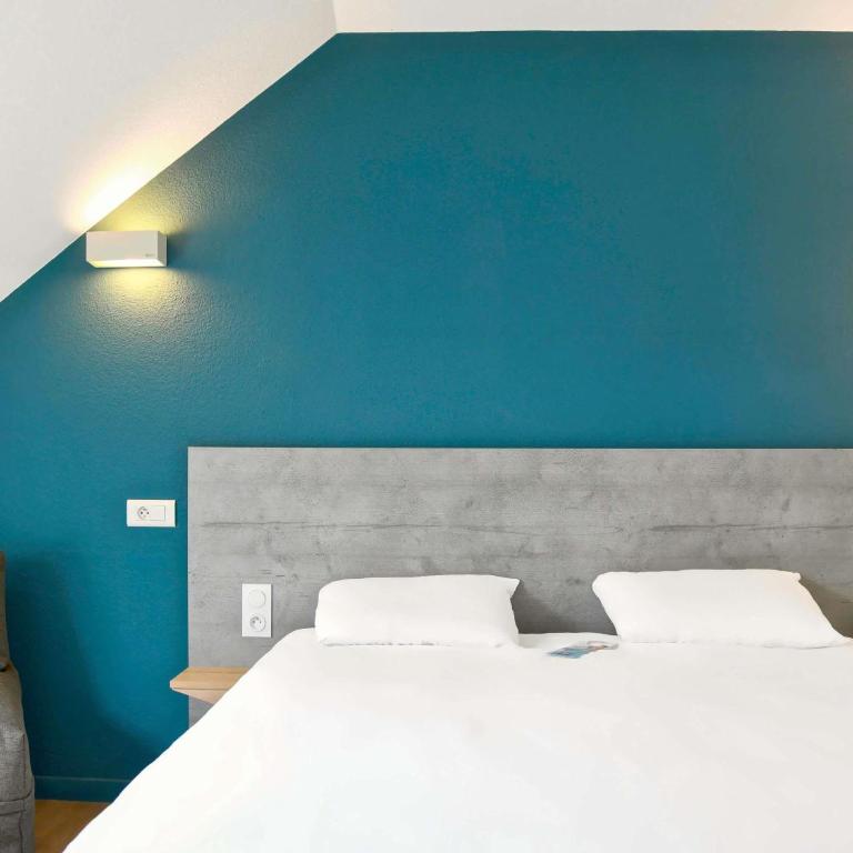 ibis budget Vannes - Chambre Triple avec 1 Lit Double et 1 Lit Simple - 2