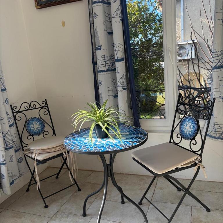 Grand Appt 6P climatisé dans villa avec piscine - 8 kms de Cannes - Studio - Vue sur Piscine - 16