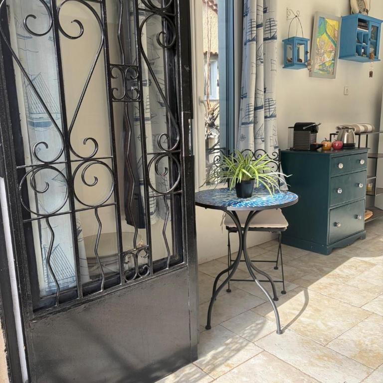 Grand Appt 6P climatisé dans villa avec piscine - 8 kms de Cannes - Studio - Vue sur Piscine - 20