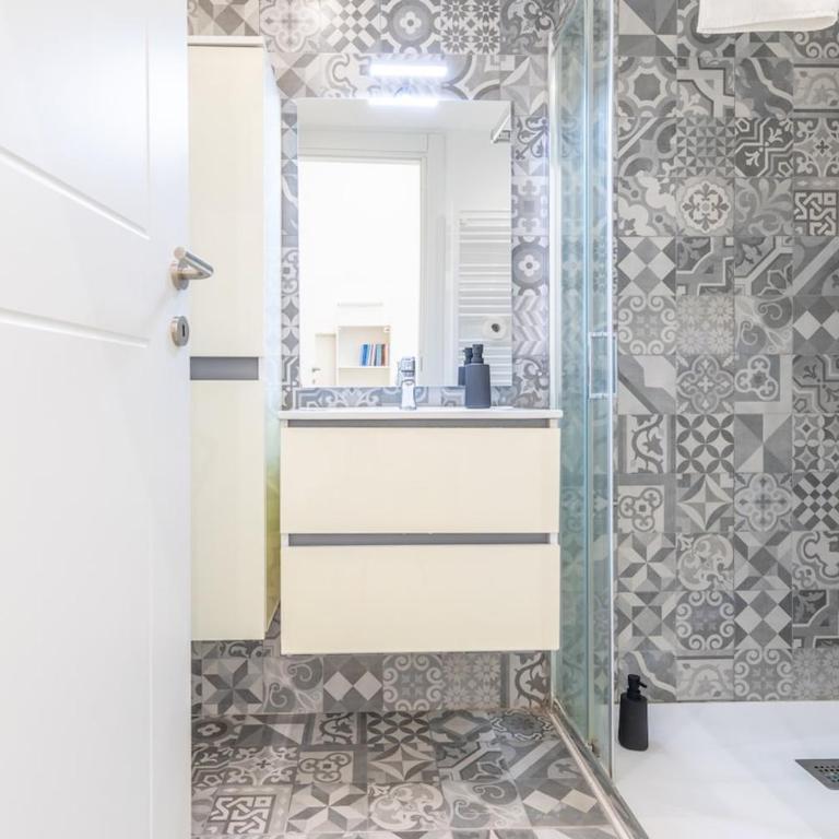 City Stay Bright and elegant apartment with WiFi - Deluxe One-Bedroom Apartment - 7