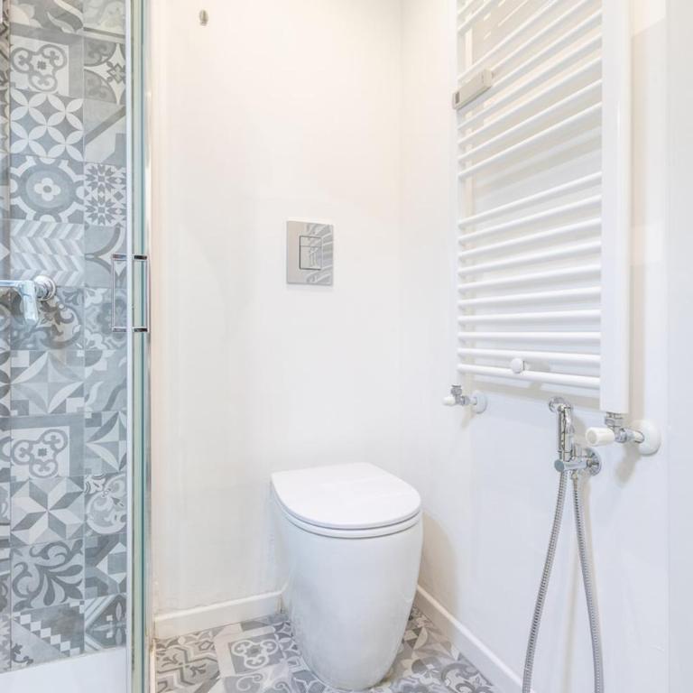 City Stay Bright and elegant apartment with WiFi - Deluxe One-Bedroom Apartment - 9