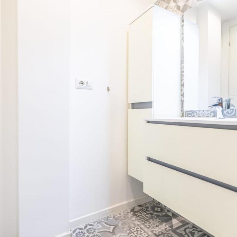 City Stay Bright and elegant apartment with WiFi - Deluxe One-Bedroom Apartment - 13