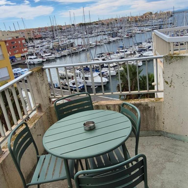 Port Dauphin 92, Studio mezzanine climatisé, vue Centre Port - Apartment with Sea View - 1