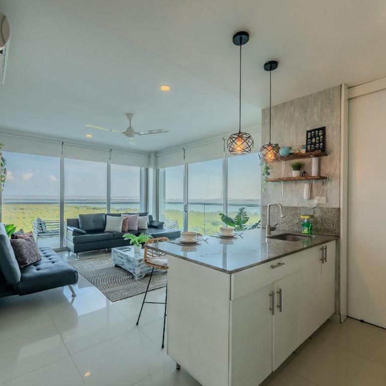 Oceanfront condominium with direct access to the beach. - One-Bedroom Apartment with Lake View - 13