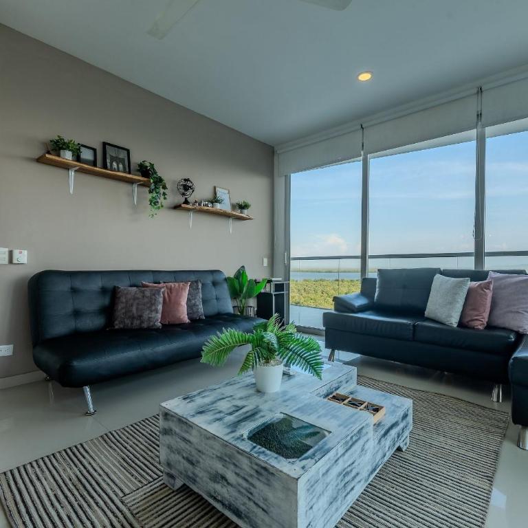 Oceanfront condominium with direct access to the beach. - One-Bedroom Apartment with Lake View - 18