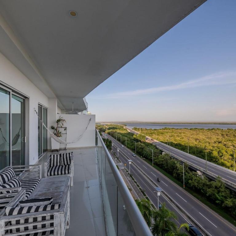 Oceanfront condominium with direct access to the beach. - One-Bedroom Apartment with Lake View - 25
