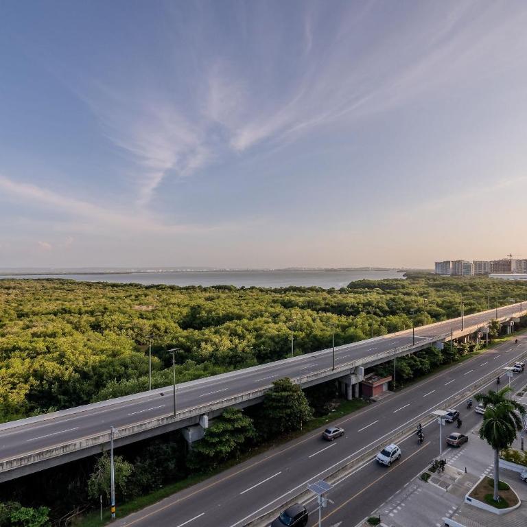 Oceanfront condominium with direct access to the beach. - One-Bedroom Apartment with Lake View - 24