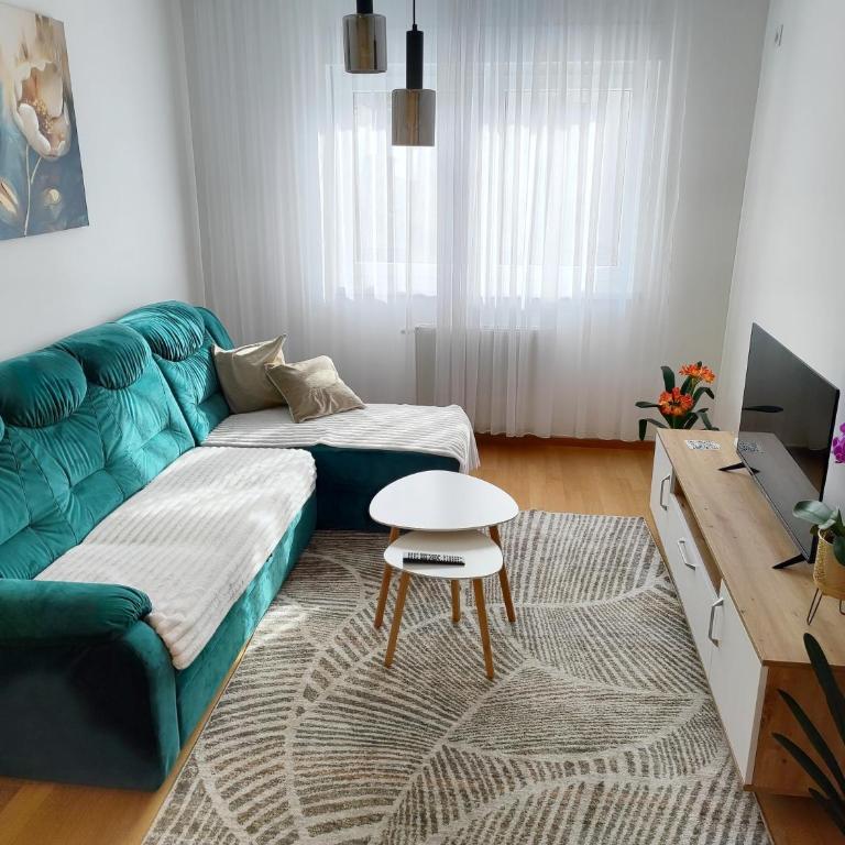 Apartman Sreća - One-Bedroom Apartment - 1