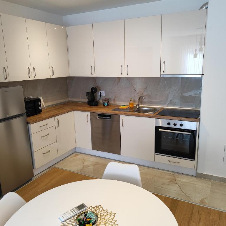Apartman Sreća - One-Bedroom Apartment - 7