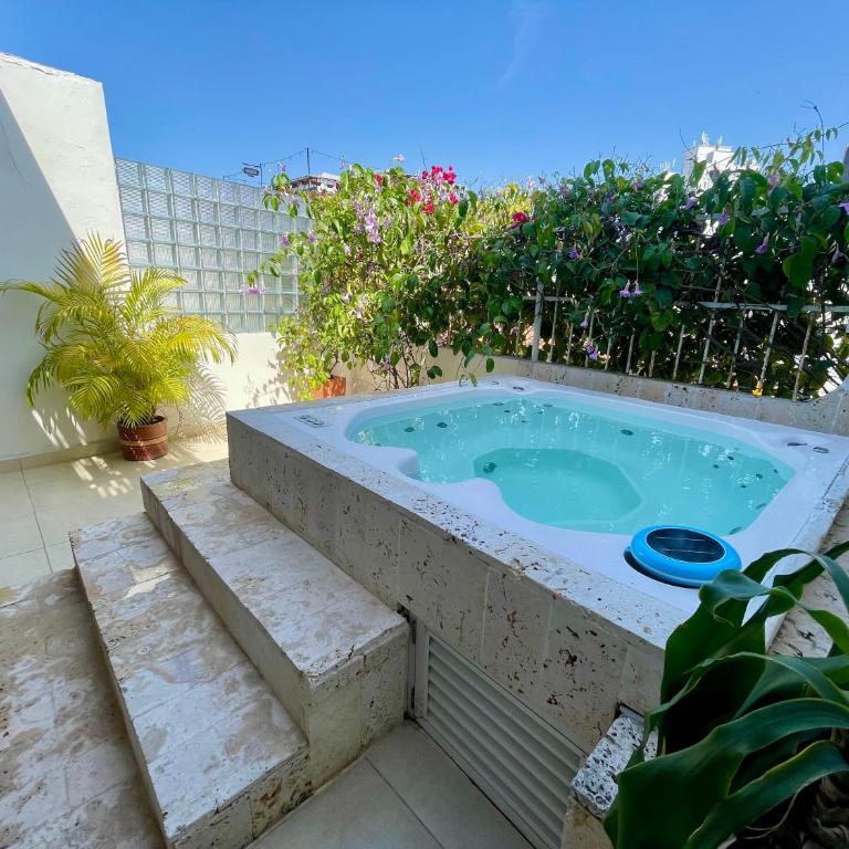 Casa Badillo 4 3br CRAZY ROOFTOP oldcity jacuzzi AC hottub wifi - Three-Bedroom Apartment - 2
