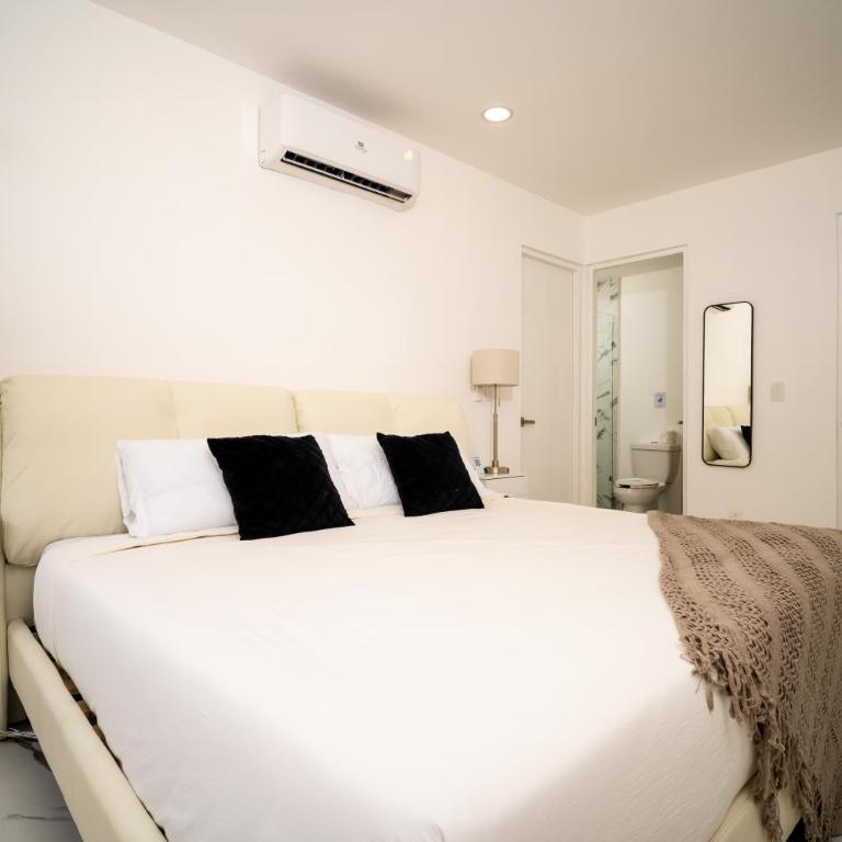 Barcelona Condos Cancun - Estudio Deluxe con cama grande - 5