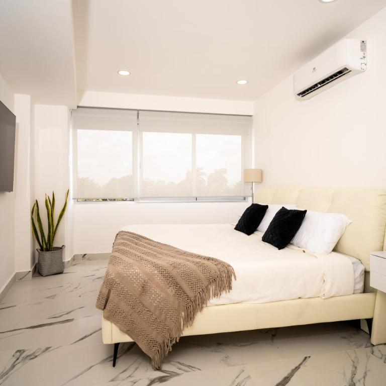 Barcelona Condos Cancun - Estudio Deluxe con cama grande - 4
