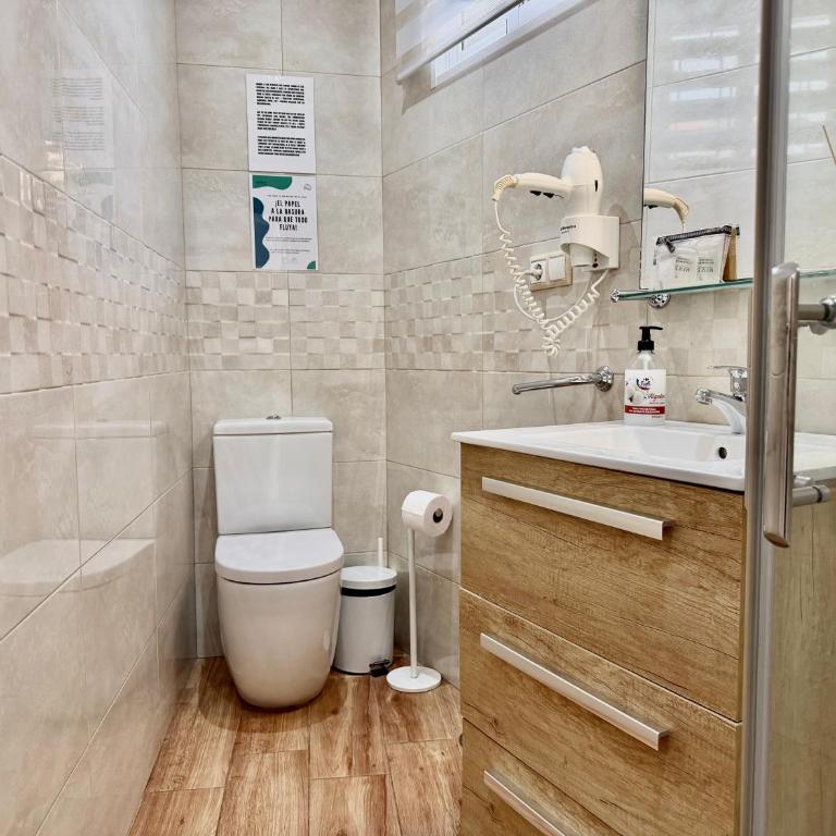 A8 - Apartamento en La Carihuela, 2 dormitorios, Wifi, a 100 metros de la playa - Apartamento - 14