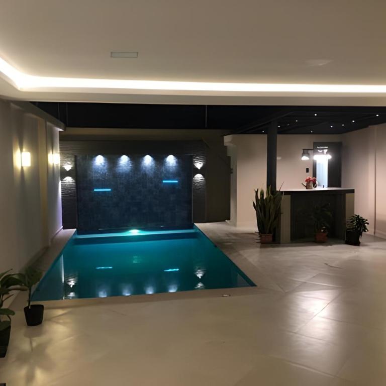 Casa completa con piscina privada en Manta, Ecuador - Three-Bedroom House - 2
